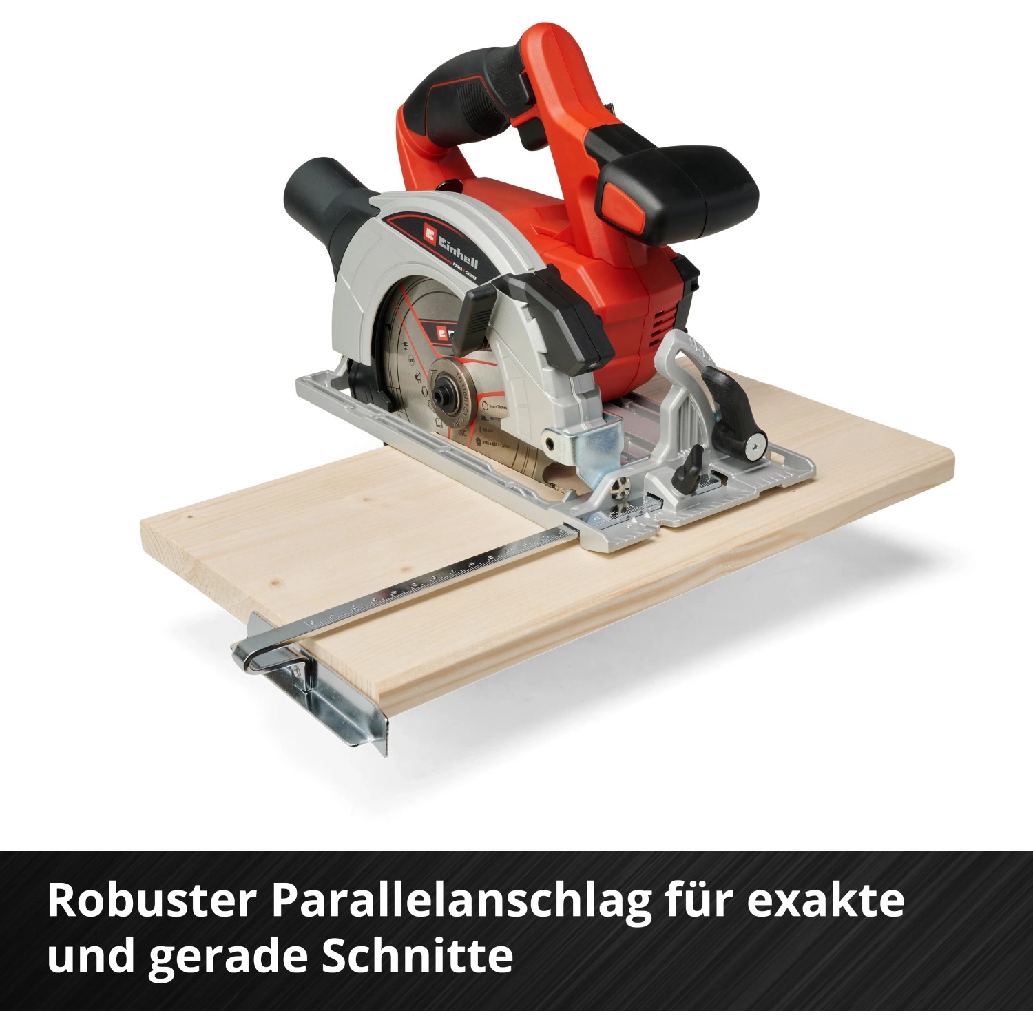 Einhell Akku-Handkreissäge TE-CS 18/165-1 Li Solo mit Sägeblatt auf Holzbrett.