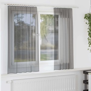 Dunkelgraue Voile Vorhänge (2 Stk.) mit Stangentaschen am Fenster.