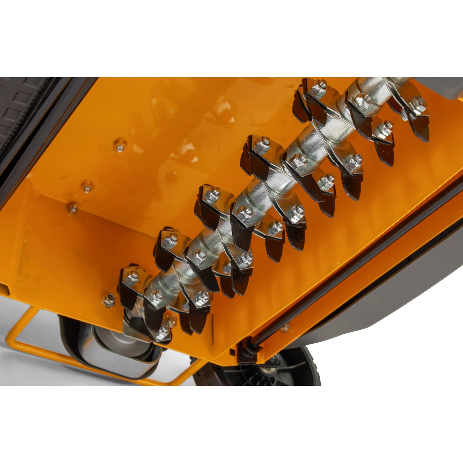 Detailaufnahme der Messerwalze des Stiga Benzin-Vertikutierers SVP 40 G.