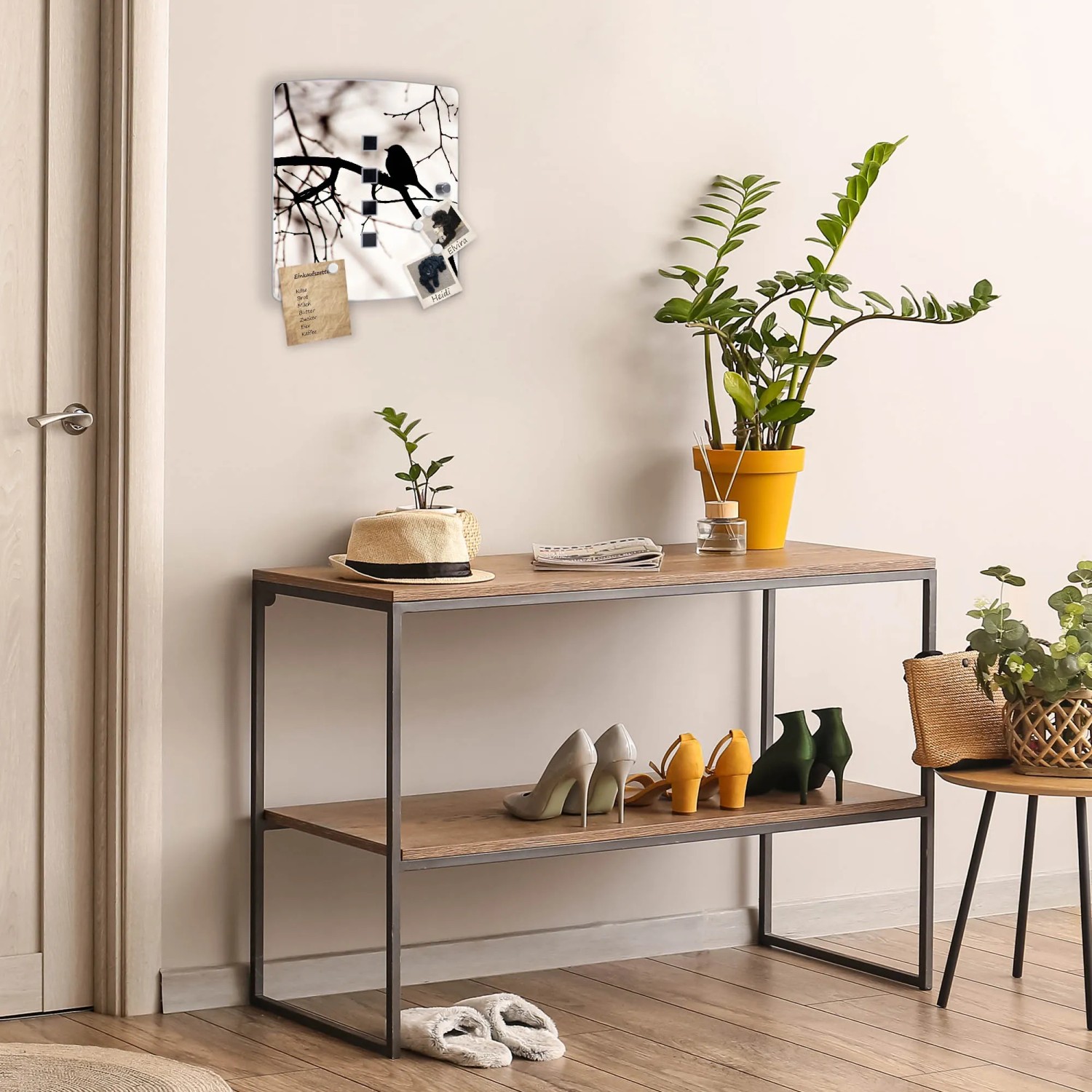 Banjado Schlüsselkasten Edelstahl mit Vogel Motiv für 10 Schlüssel, an Garderobenleiste montiert.