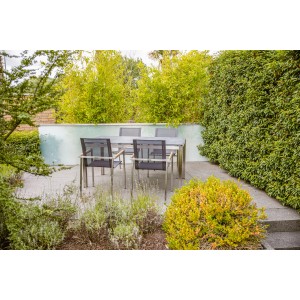 Greemotion Gartenmöbel-Set Boston 1, 5-tlg., Edelstahl/Dunkelgrau, mit Tisch und 4 Stühlen im Garten.