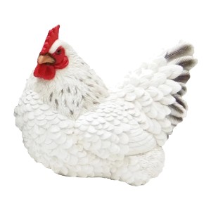 Sitzende Deko-Figur Huhn von Sunny Garden, weiße Federstruktur, roter Kamm, ca. 25 cm hoch.