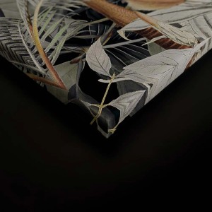 Detailaufnahme des Leinwandbilds "Dschungel Tiere" mit Affe, Giraffe und Tukan. Wanddekoration im Tropen-Look.