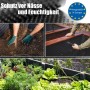 Robuste schwarze Noppenfolie als Nässeschutz für Hochbeete. Installation in Holzhochbeet, bepflanzt mit Salat und Kräutern.