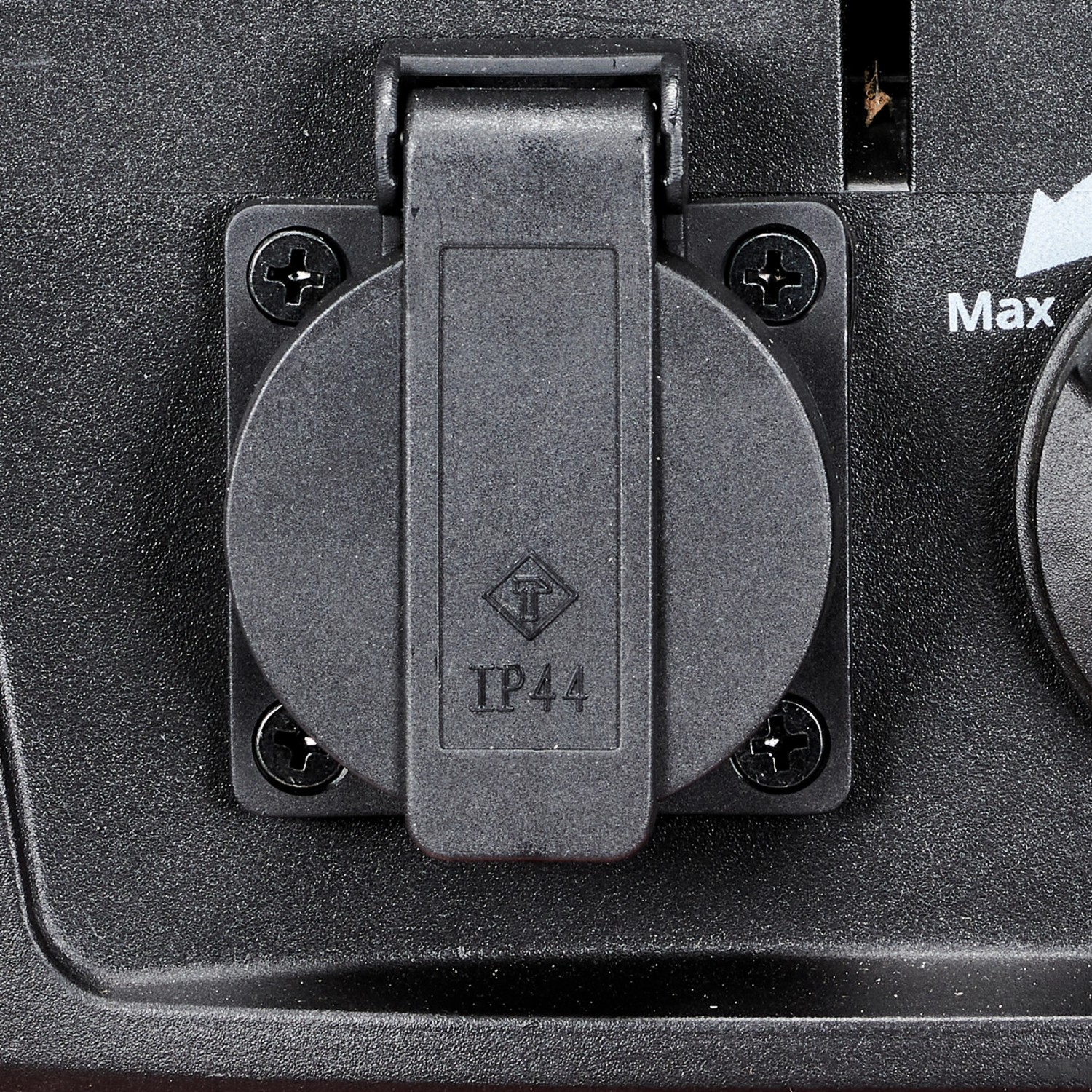 Detailaufnahme: Steckdose mit IP44 Schutz des Einhell Nass-Trockensaugers TE-VC 2340 SACL.