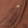Detailaufnahme: Braunes Leder mit grauer Hohlniete (3x7mm) zur Textilverzierung.