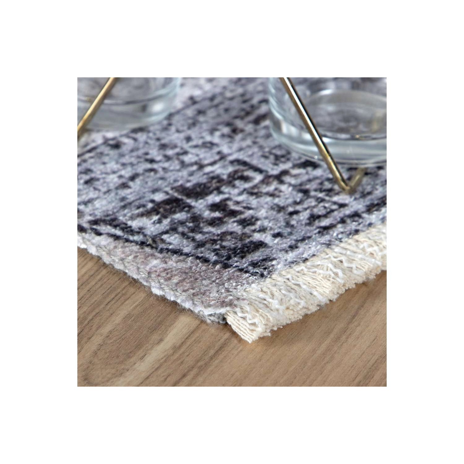 Detailansicht: Bunter MeGusta Outdoorteppich im Vintage UsedLook mit Fransen, 75x150 cm.