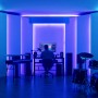 Govee RGBIC LED-Leuchtstreifen 5m im Musikstudio mit blauer Beleuchtung.
