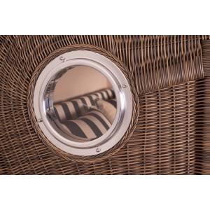 Detailansicht Strandkorb Westerland Teak mit Bullauge und PE-Geflecht in Grau.