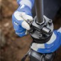 Detailaufnahme: LUX-TOOLS Abbruchhammer E-ABH-1700 mit Werkzeugaufnahme in Nutzung.