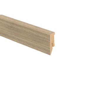 Sockelleiste Barbados Oak, 50x18x2600 mm, zur einfachen Wandmontage und Kabelverlegung.