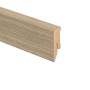 Sockelleiste Barbados Oak, 50x18x2600 mm, zur einfachen Wandmontage und Kabelverlegung.