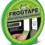 Grünes Malerkrepp Frog Tape 24mm x 41,1m für scharfe Farbkanten beim Streichen.