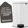 Weißer Brabantia Treteimer NewIcon, 20 Liter. Mülleimer mit Pedal und Ocean Cleanup Hinweis.