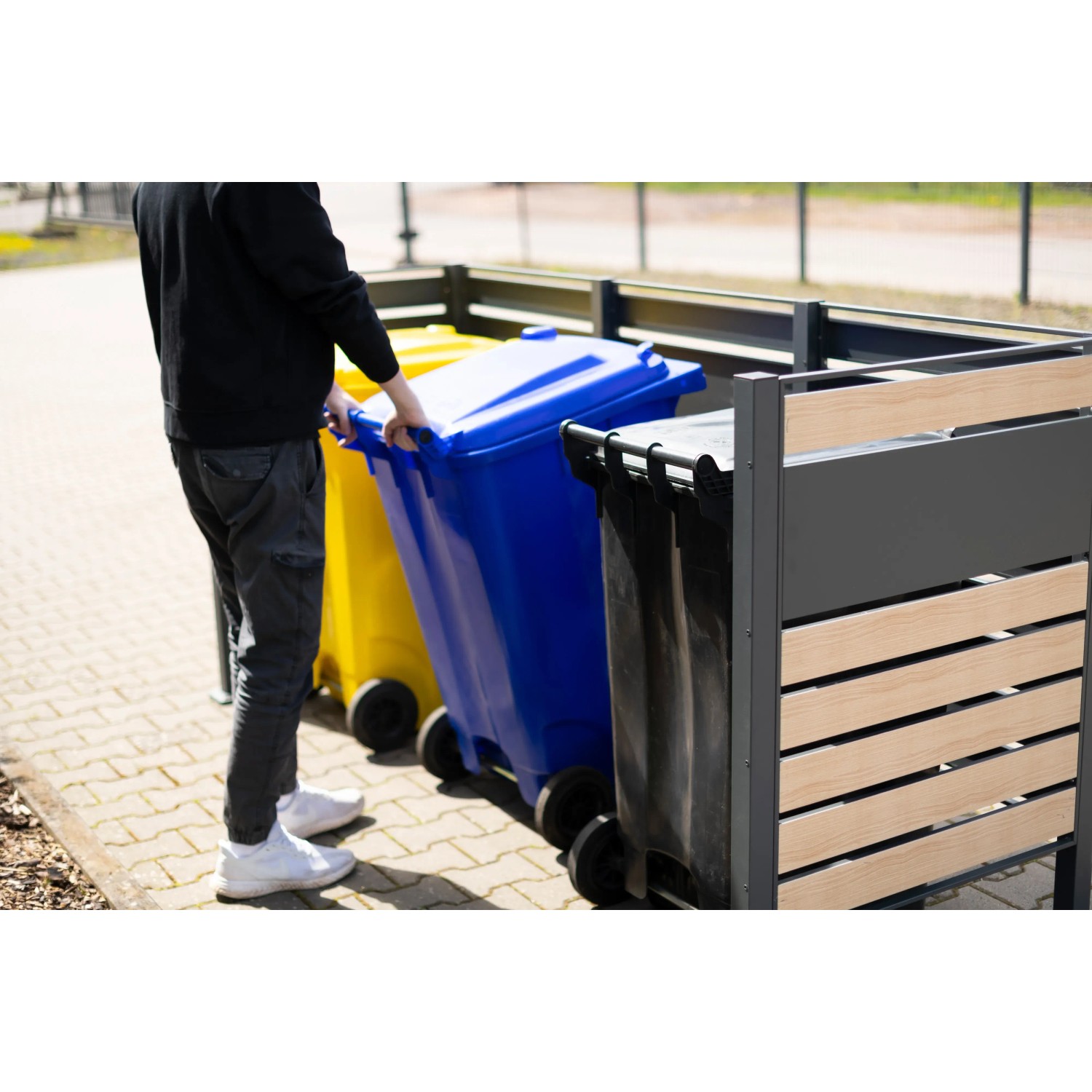 Westmann Mülltonnenverkleidung Planum für 2 Tonnen (240 l) in Holzoptik. Mülltonnenbox aus Metall.