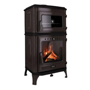 Grauer 365 Kaminofen Ferrox 55 Back mit Backfach und Holzfeuer.