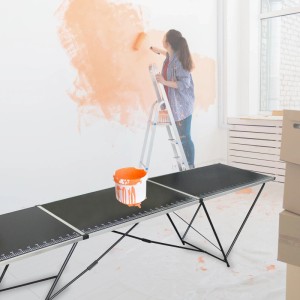 TRUTZHOLM Tapeziertisch 300x60cm, Alu Flohmarkttisch klappbar mit Messskala, im Einsatz beim Renovieren.