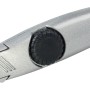 Cuttermesser aus dem wolfcraft Verlege-Set für Vinylböden mit Trapezklinge.