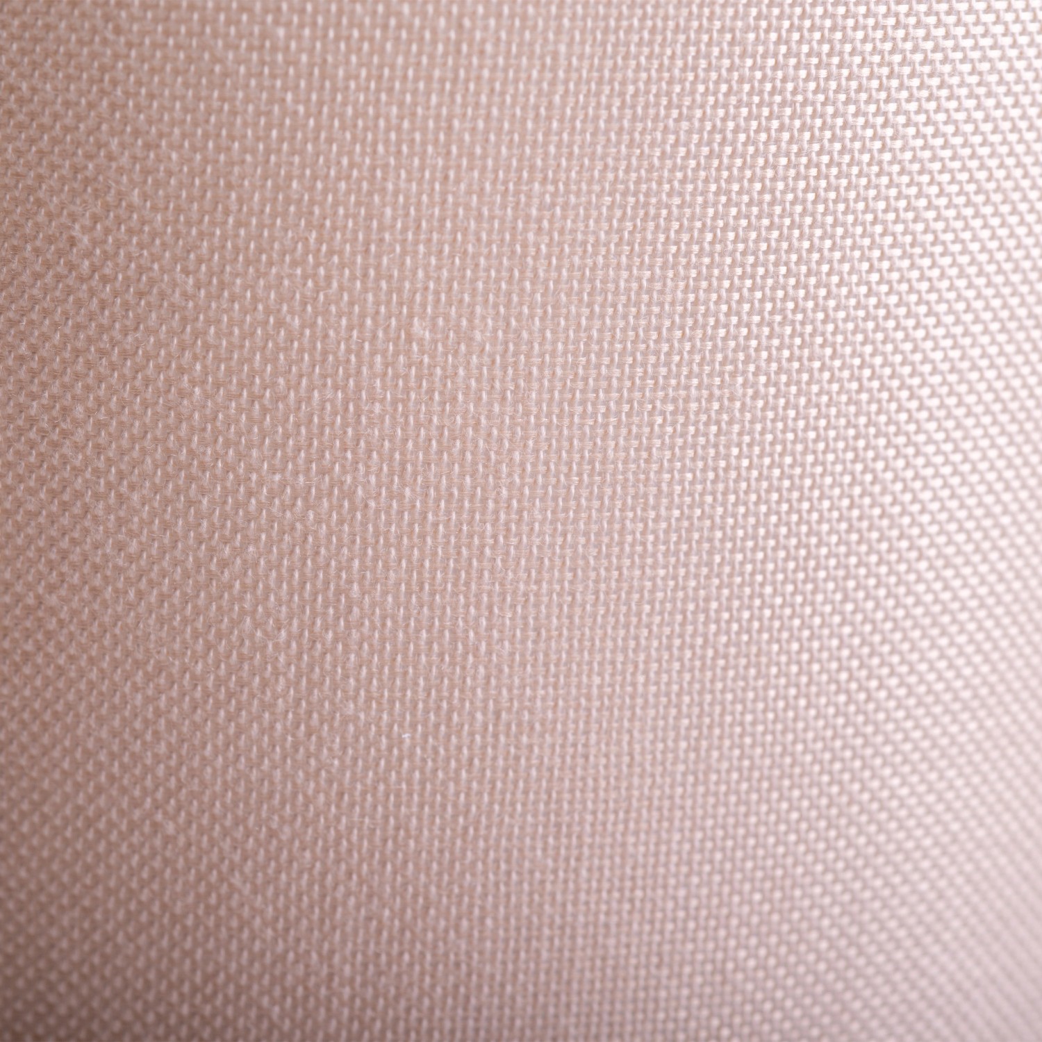 Detailaufnahme des Lampenschirms der braunen Näve Tischleuchte Folio aus Keramik.