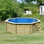 Karibu Holzpool Set mit Leiter und Filteranlage im Garten.