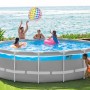 Intex Premium Frame Pool Set mit Familie im Garten, Ø 488 cm. Stahlrahmenpool mit Leiter und Panoramafenster.