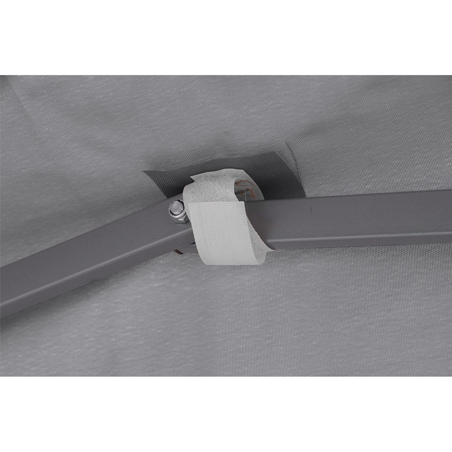 Detailaufnahme: Grauer Siena Garden Pavillon mit Befestigung am Stahlgestell.