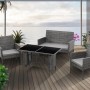 Graue Svita Brooklyn XL Rattan Essgruppe: Tisch mit Glasplatte, 2 Sessel, 2er Sofa mit Kissen auf Holzterrasse.