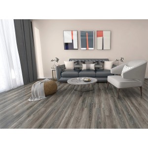 Verlegter Klebe-Vinylboden Expert Vondern Eiche im Wohnraum mit Sofa und Deko.