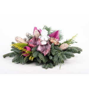 Elegantes Grabgesteck mit Engel Erika (50 cm), Nobilis, Thuja, Rosetta und Bell Cup für eine würdevolle Grabdekoration.