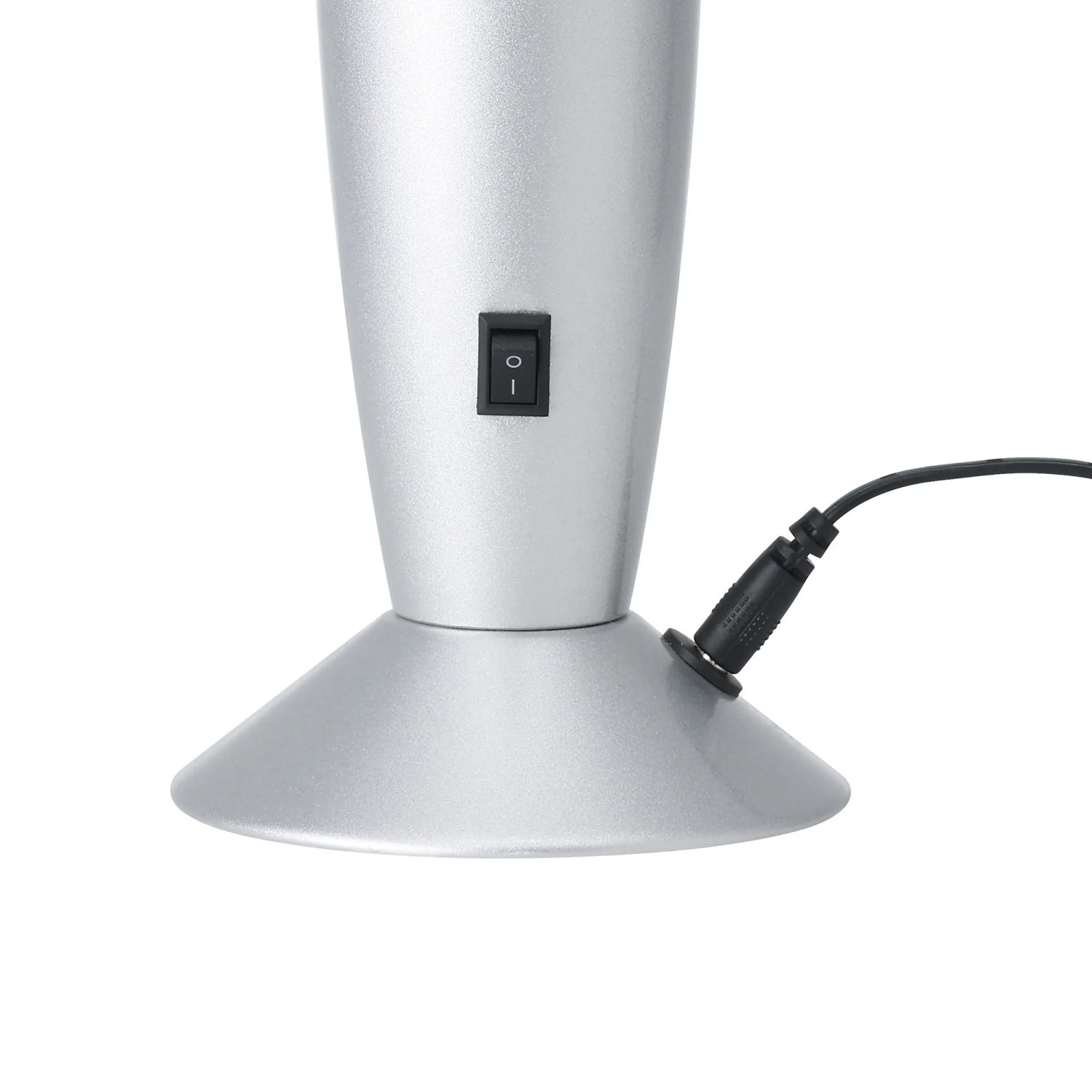 Silberne Eglo LED-Lavatischleuchte, Detailansicht der Basis mit schwarzem Ein/Aus-Schalter und Stromkabel.