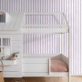 ESTAhome Streifen Tapete in Lila und Weiß im Kinderzimmer. Dekorative Vliestapete.