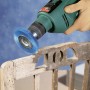LUX Scheibenbürste Polyamid 75 mm im Einsatz an Holzstuhl mit Bohrmaschine.