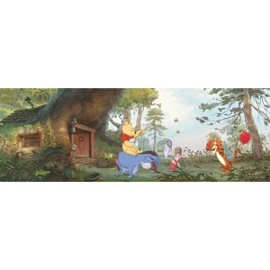 Disney Fototapete mit Winnie Puuh, Ferkel, I-Aah und Tigger im grünen Wald, ideal für Kinderzimmer.