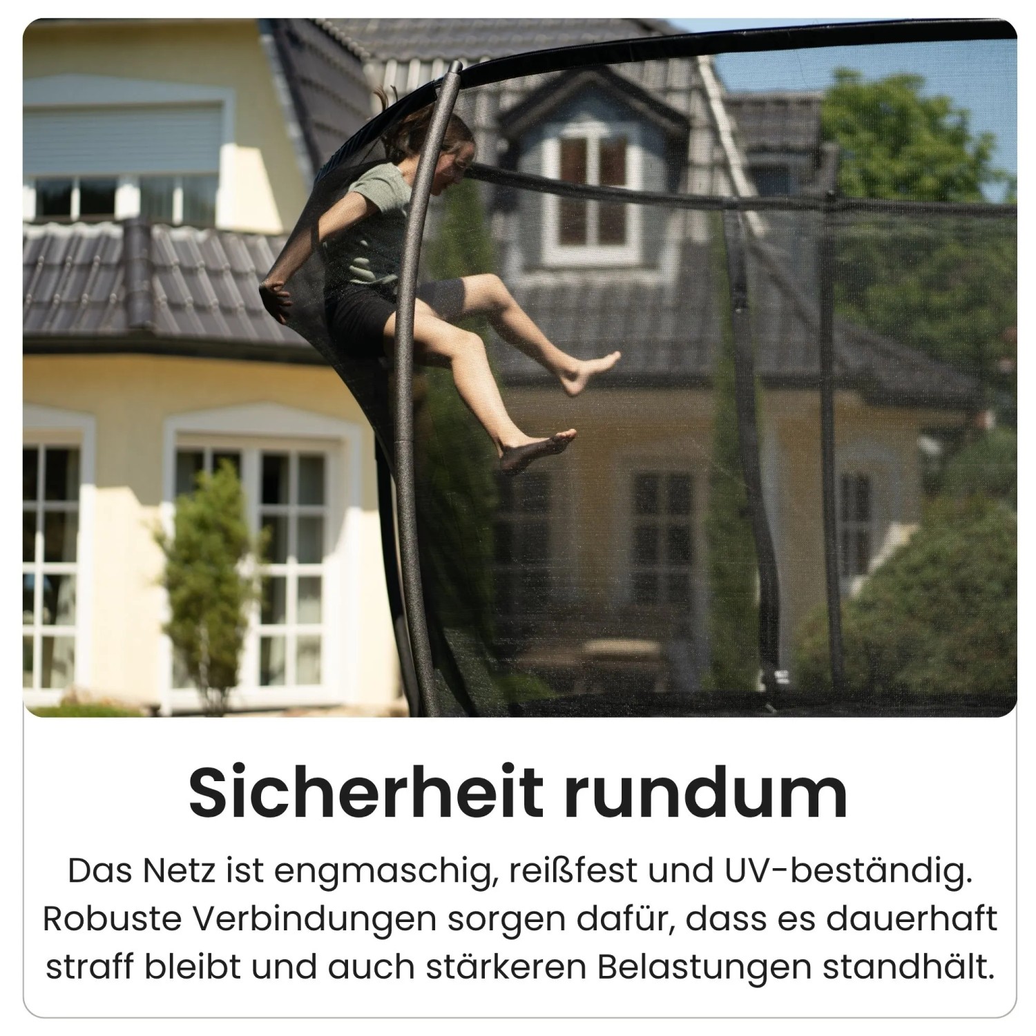 Kind springt auf Zero Gravity Gartentrampolin 366cm mit Sicherheitsnetz und Leiter.