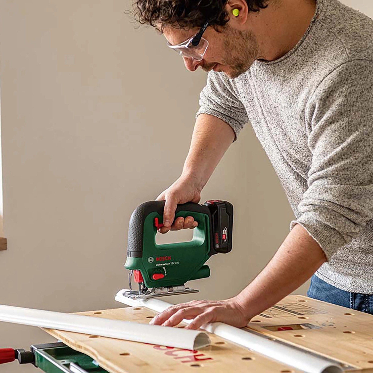 BOSCH UniversalSaw 18V-100 Akülü Dekupaj Testere (Akü ve Şarj Aleti