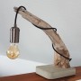 DIY-Lampe aus Ultrament Bastel Beton, Holz und Glühbirne. Kreative Deko-Idee.