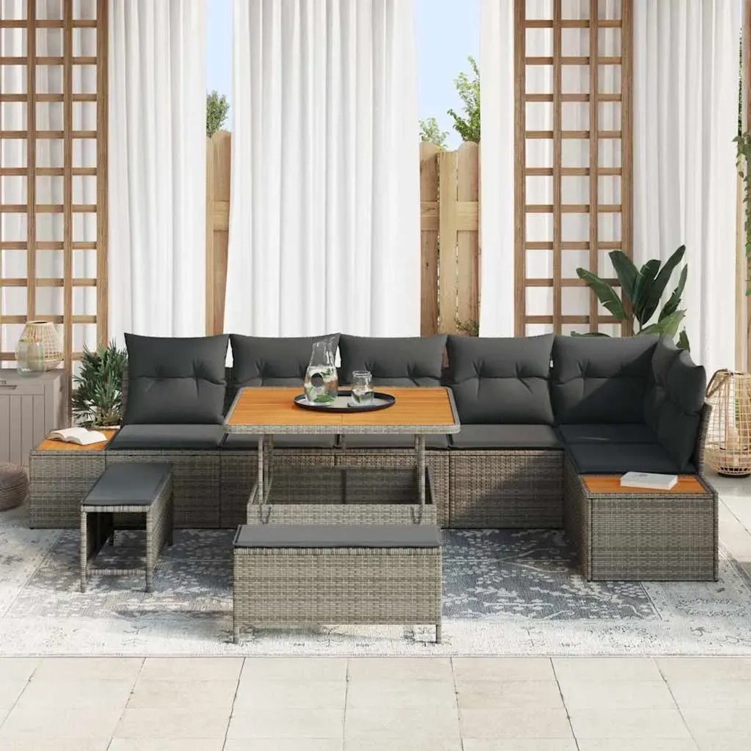 Graues 9-teiliges Garten-Sofa-Set aus Poly Rattan und Akazienholz mit Kissen.