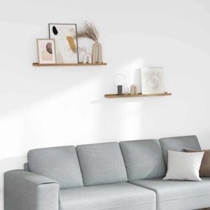 Zwei braune vidaXL Wandregale aus Holzwerkstoff, rechteckig, an weißer Wand über einem grauen Sofa.