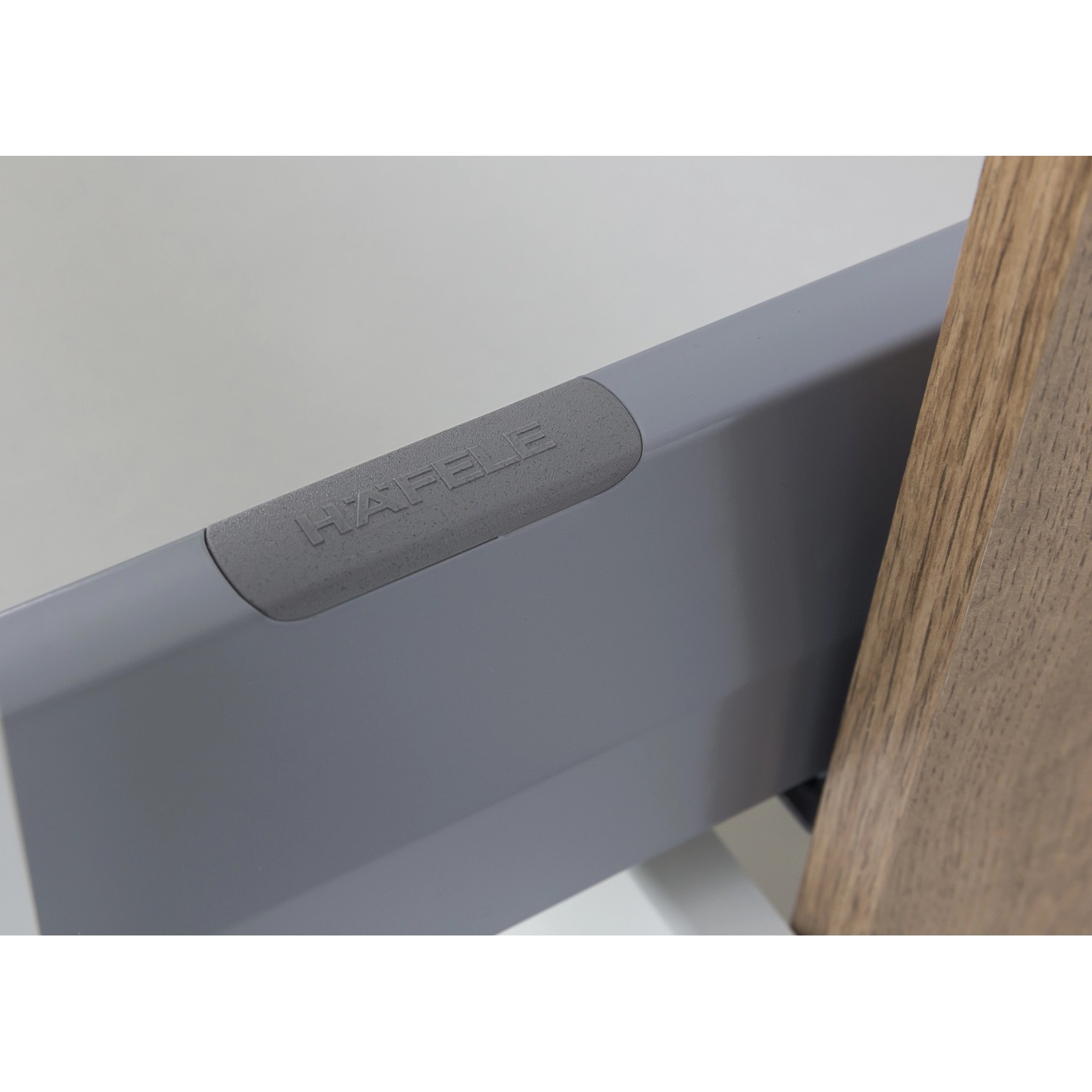 Detailaufnahme: Schublade des Held Möbel Unterschrank Ancona in Weiß-Wotaneiche.