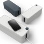 Durable Cavoline Box L, hellgraue Kabelbox für Bürobedarf, mit Smartphone auf dem Deckel.