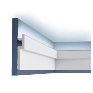 Weiße ORAC DECOR C395 Eckleiste für indirekte Beleuchtung im modernen Design.