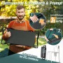 Mann im Garten mit schwarzer, gepolsterter Sekey Kniebank 2 in 1. Schnell klappbar, platzsparend verstaubar.
