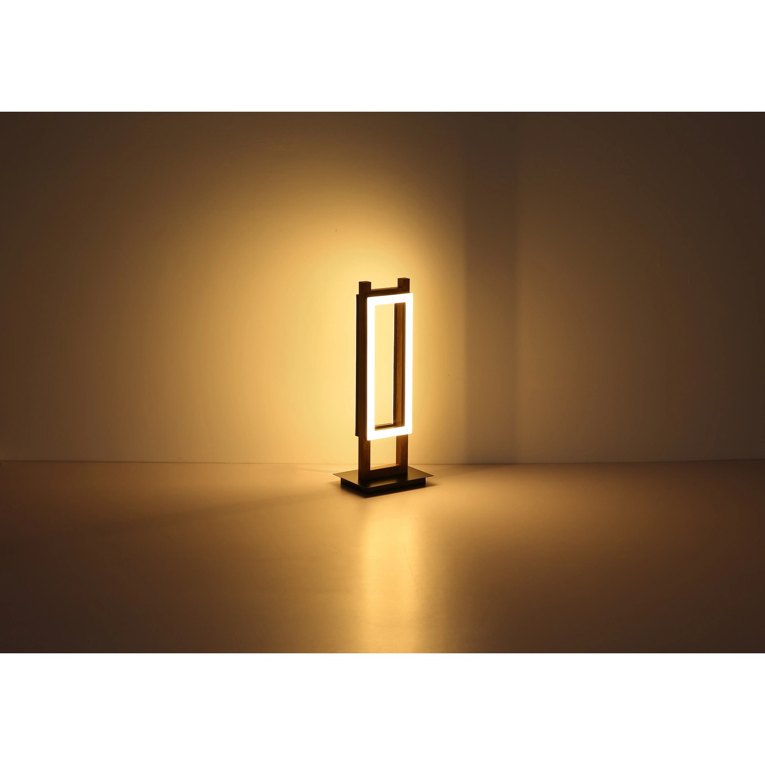 Moderne LED-Stehlampe Illa in Schwarz matt, 150cm hoch, für stimmungsvolle Beleuchtung.