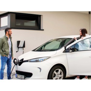 LRT Wallbox Home Line Essential+ 11 KW beim Laden eines Elektroautos.