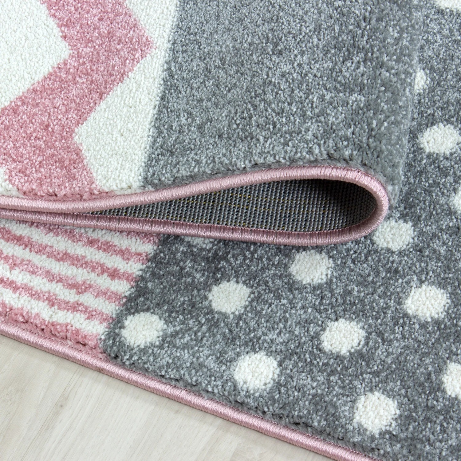 Ayyildiz Kinderteppich Kids 620 Pink (160x230cm) mit Zickzack-, Punkt- und Streifenmuster.