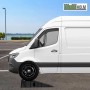 TRUTZHOLM Auffahrrampe unter Reifen eines Transporters. Zubehör für Autoanhänger.