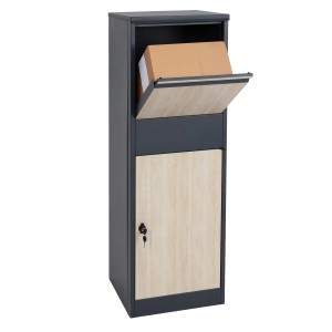 Großer anthrazitfarbener Paketkasten mit heller Holzoptik, Paket wird oben eingelegt. Standbriefkasten aus verzinktem Stahl.