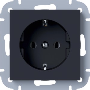 Schwarze Schutzkontakt-Steckdose Leonie mit abgerundeten Ecken.