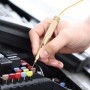 LUX Autolichtprüfer im Einsatz: KFZ Elektrik prüfen mit Prüfspitze und gelbem Kabel.