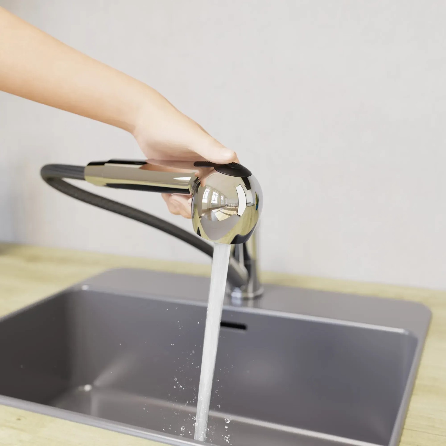 Kirchhoff Geschirrbrause Chrom in Aktion: Wasserstrahl ausziehbar über Spüle.